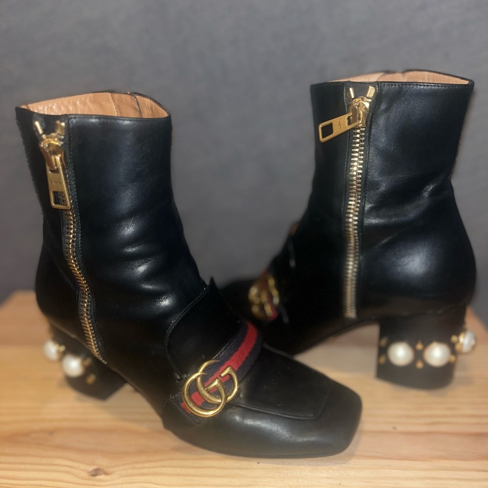 Gucci Calfskin GG Web Pearl Peyton
Ankle Boots size 39